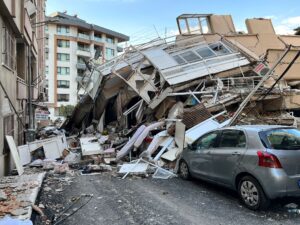 The devastating earthquakes that struck Türkiye and Syria have caused massive amounts of damage to buildings and infrastructure. Credit: Randa Ghazy/ Save the Children